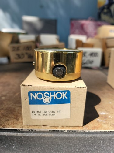 Noshok Liquid Filled Pesssure Gauge / 25.300.-30 / 100 Psi 1/4 Botton Conn. - Picture 4 of 6