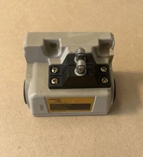 Omron 2VBQ3-4N Limit Switch Equivalent To VB-2241