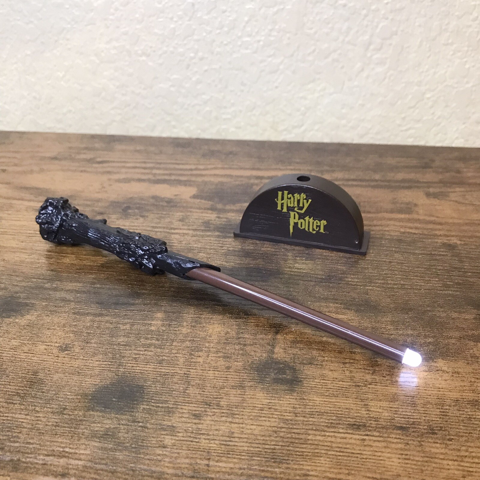 Harry Potter 8 Magic Wand W LED Light up Illuminating Light Tip With harry-potter-8-magic-wand-w-led-light-up-illuminating-light-tip-with