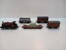 Hornby R1115 Class 0F Pug 0-4-0T 895 Midland Railway Maroon OO Gauge & Stock.