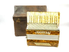 Quastelli Piano Accordion Vintage Gold - 60 Bass 34 Treble Keys with Case