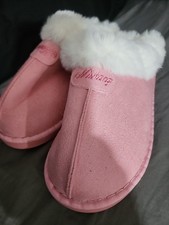 NIP EMERYV MISHANG PINK SUPER SOFT FUZZY SLIPPERS SO VERY SOFT. SIZE 9-9.5
