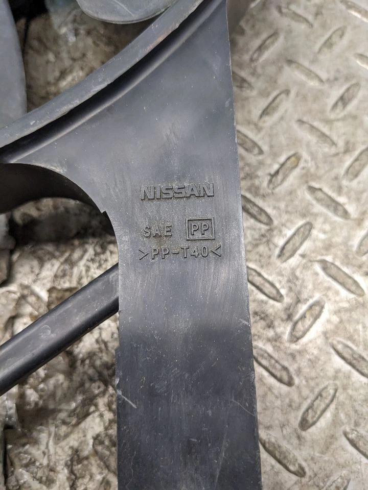 Conjunto de condensador de ventilador de motor de ventilador de radiador para 07-19 FRONTIER 1173514 Foto 2 de 4