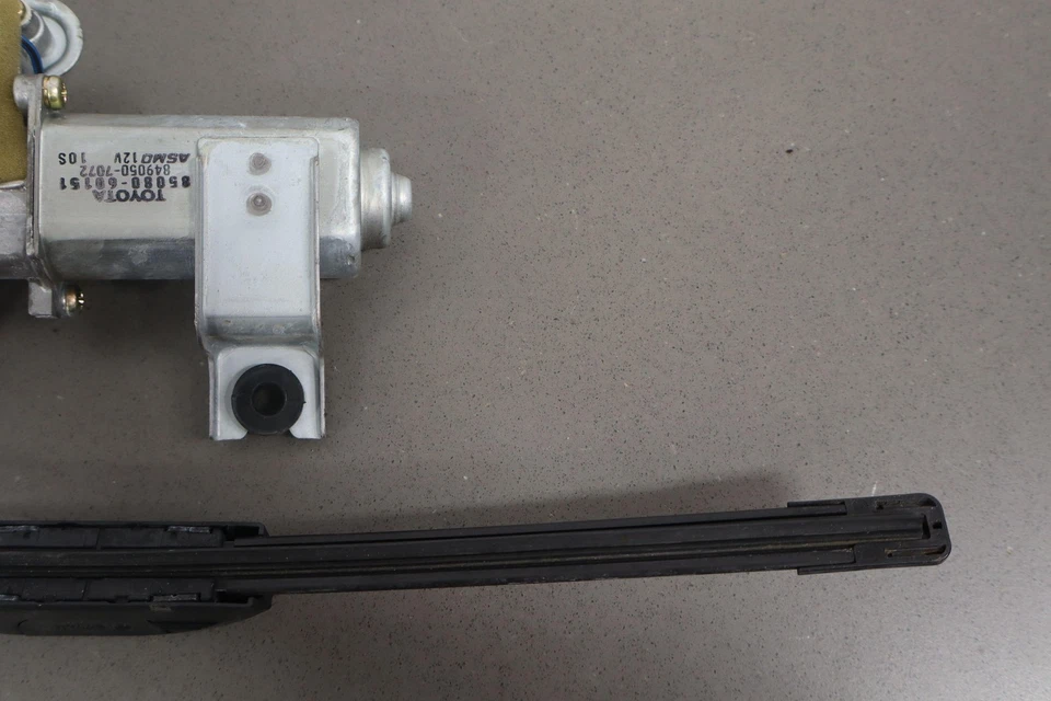 Motor limpiaparabrisas trasero Lexus LX450 96-98 y transmisión con brazo Foto 2 de 4