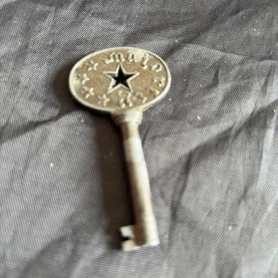 Vintage Oval Bow Decorative/ Cabinet Key - Image 1 of 3