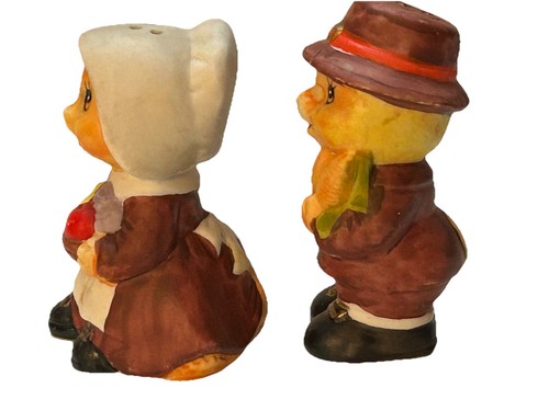 Vintage Russ Thanksgiving Ceramic Pilgrim Bear Salt and Pepper Shakers - Picture 6 of 9
