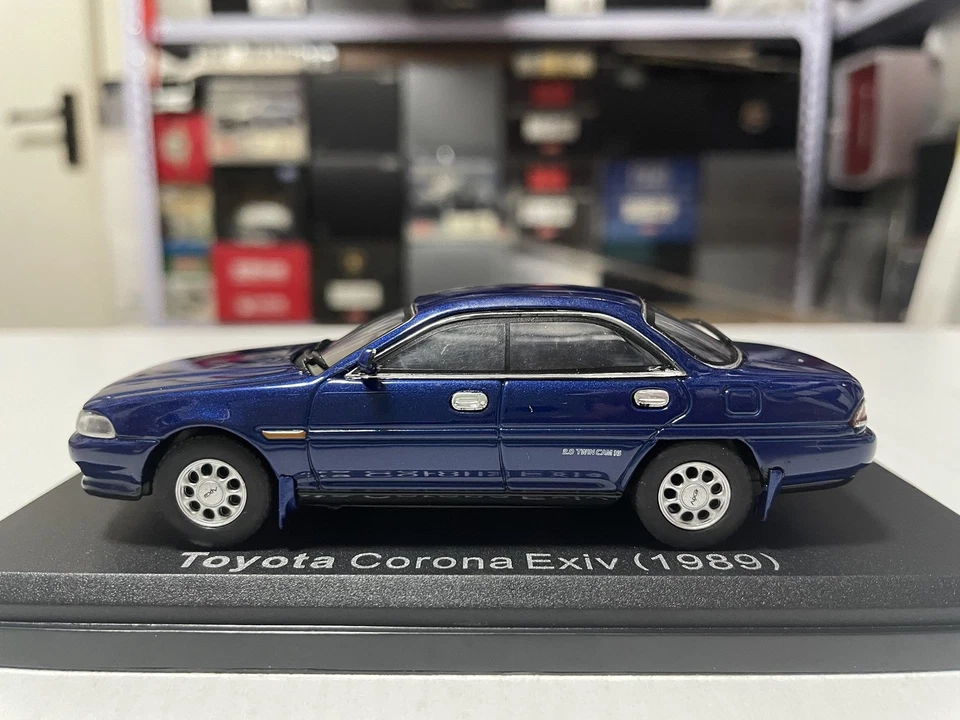 1:43 Norev Toyota Crown 1989 modelo de coche azul Foto 2 de 4