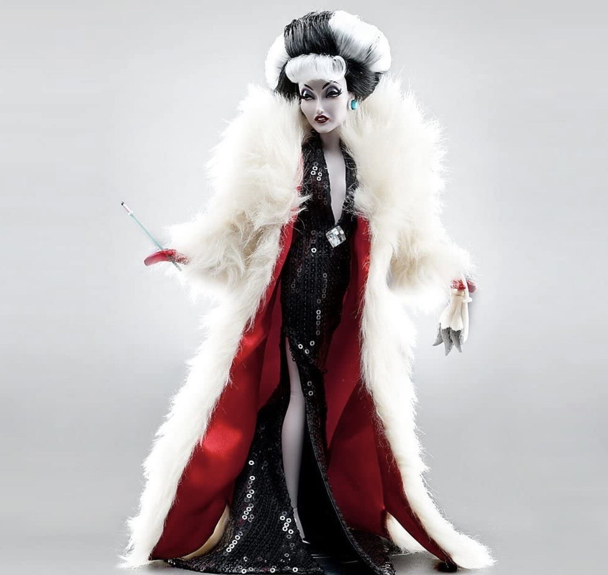 Disney Designer Villains Doll 101 Dalmatians Cruella DeVille Disney Designer Villains Doll 101 Dalmatians Cruella DeVille