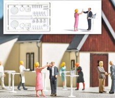 H0 / Busch 7981, 1:87 Figuren Paar elegant gekleidet + Stehtisch, Sektkübel