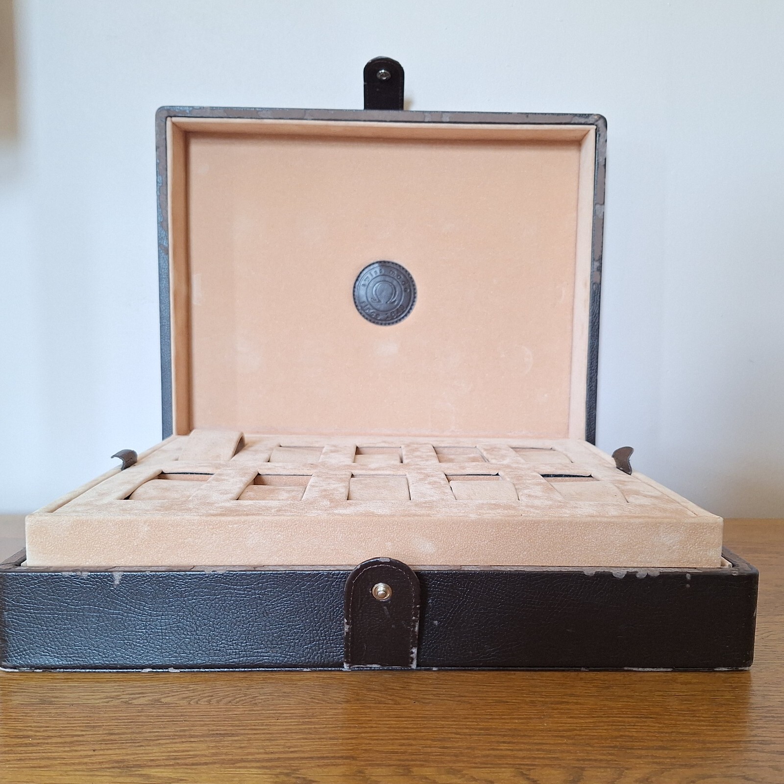 Omega Constellation vintage 1970s collectors rare watch box image 9
