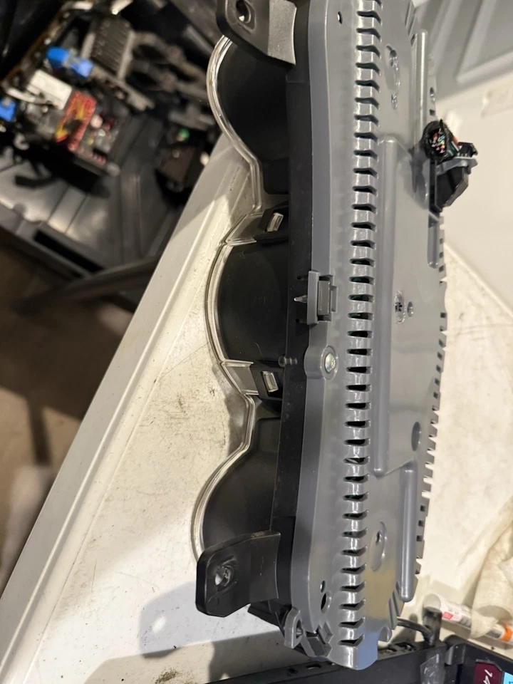 2008-2012 Chevy Malibu Speedometer Gauge Instrument Cluster MILES 124,377 OEM - Image 3 of 4