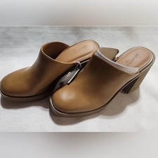 Universal Thread tan slip-on mule clogs