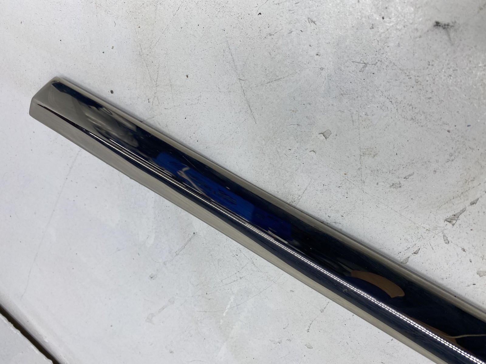2010-2020 BENTLEY MULSANNE OEM REAR RIGHT PASSENGER LOWER DOOR MOLDING CHROME