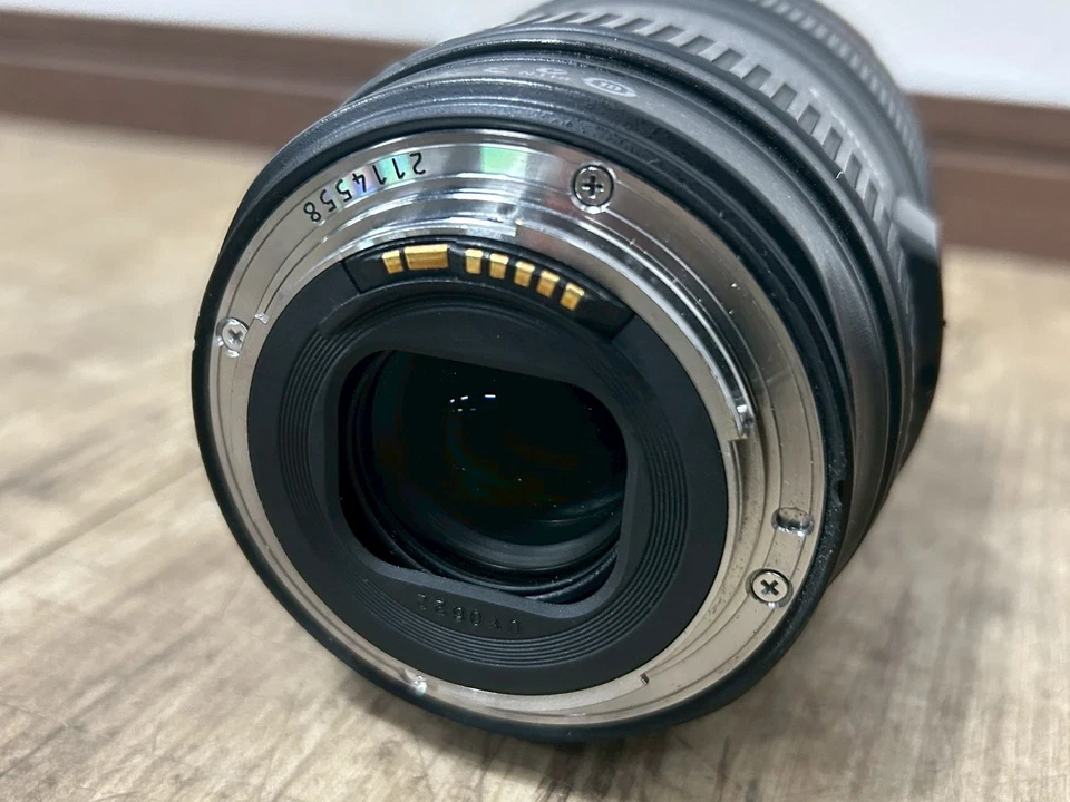 ID8080: Canon ULTRASONIC Lens 24-105mm f/4 L IS USM - Slightly Scratched & Dusty - Image 3 of 4