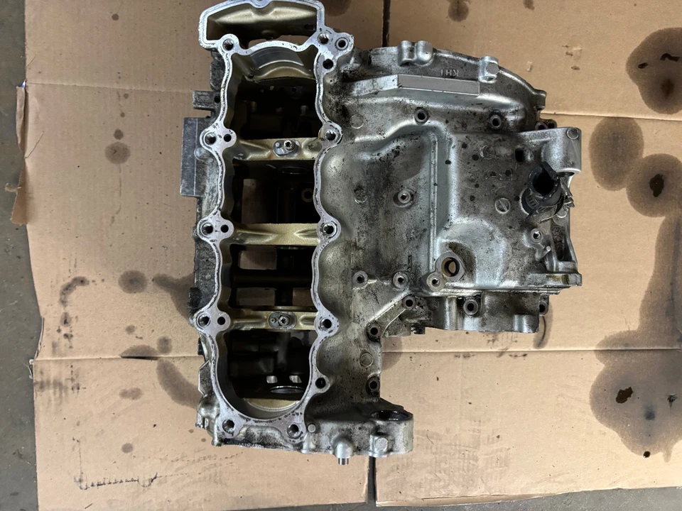 2005 2006 Kawasaki ZX6R 636 Ninja Engine Motor Crankcase cases block NICE - Image 2 of 4