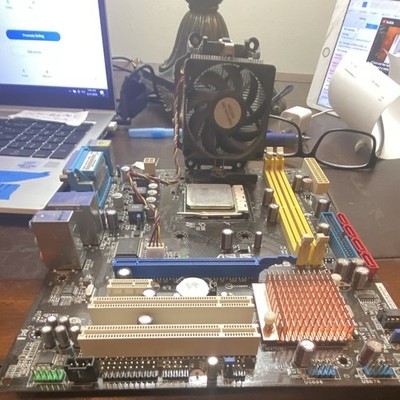 ASUS M2N68-AM PLUS MicroATX AMD Socket AM2/AM2+ DDR2 PCIe x16 VGA RJ45