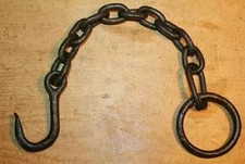 Antiker schmiedeeiserner Haken an Ring und Kettenbalken 20" Zoll