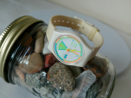 Vintage Swatch Uhr NEON Weiß S 910 Damen Wasserdicht 80er Mod Läuft Vinyl Flex - Bild 16 von 19