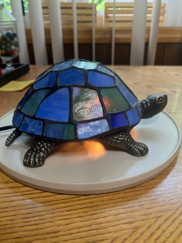 VINTAGE TIFFANY STYLE STAINED GLASS TURTLE LAMP W/ INLINE SWITCH