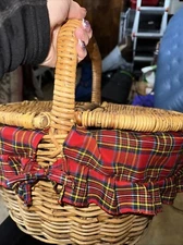 Vintage PICNIC TIME Woven Lined Basket & Setting For 4 See Description