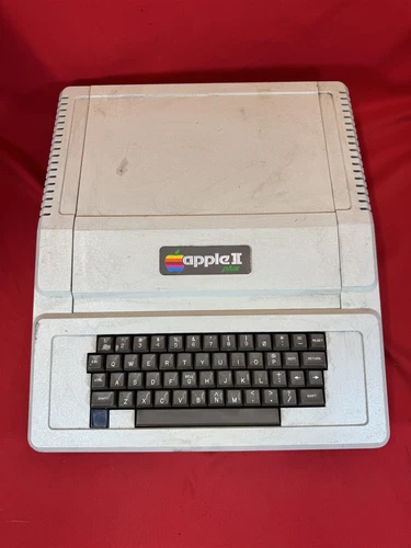 Vintage 1980s APPLE II PLUS Computer - FOR REPAIR