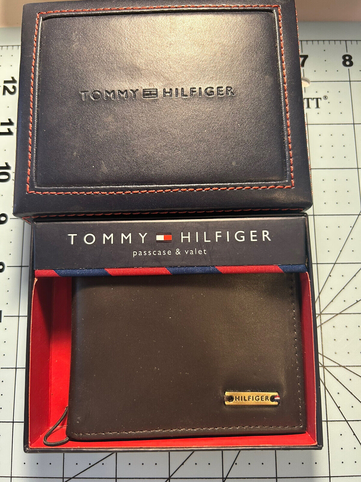 Hilfiger Men's Leather Wallet Valet Brown Metal Logo for sale online | eBay