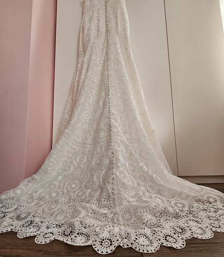 Wedding Dress - Picture 4 of 7