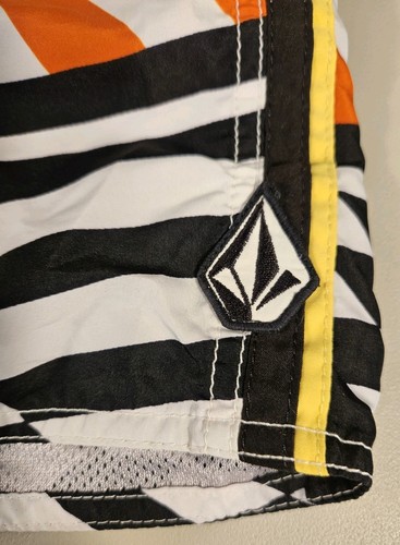 Volcom Mod Tech Boardshorts Mens Size 32 Orange Black Spellout Y2K Swim Surf - Picture 2 of 6