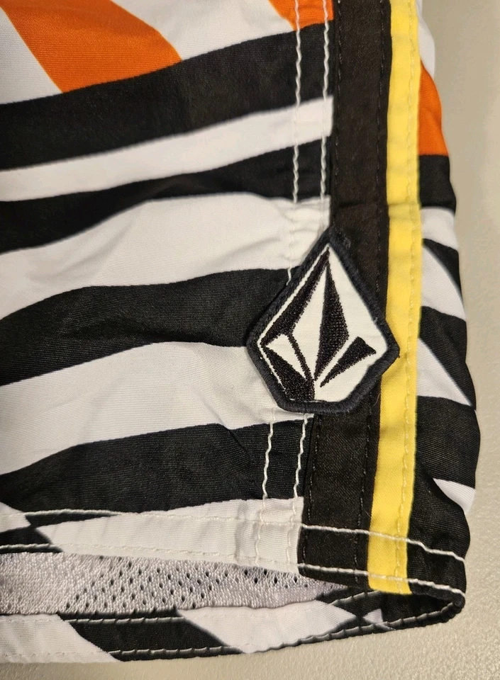 Volcom Mod Tech Boardshorts Mens Size 32 Orange Black Spellout Y2K Swim Surf - Image 2 of 4