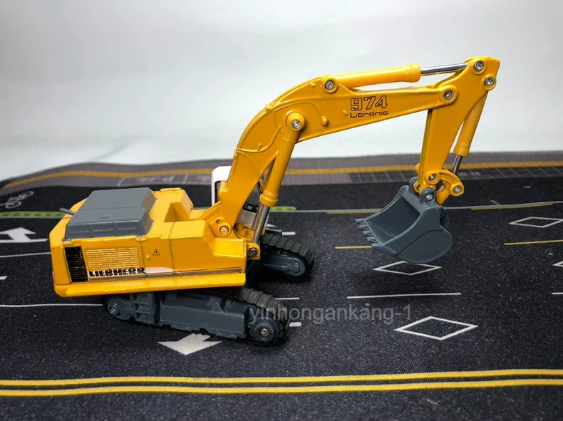 Siku 1/87 flatbed trailer with excavator 1847 alloy model - Image 4 of 4