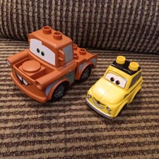 LEGO DUPLO DISNEY PIXAR CARS #95 LUIGI YELLOW TAXI 10857 / Mater PISTON CUP RACE