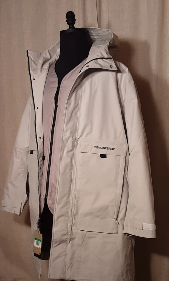 Abrigo Parka Gore-Tex Talla XL NUEVO CON ETIQUETAS Nike Air Jordan 23 Engineered 2 en 1. $600.  Foto 2 de 4