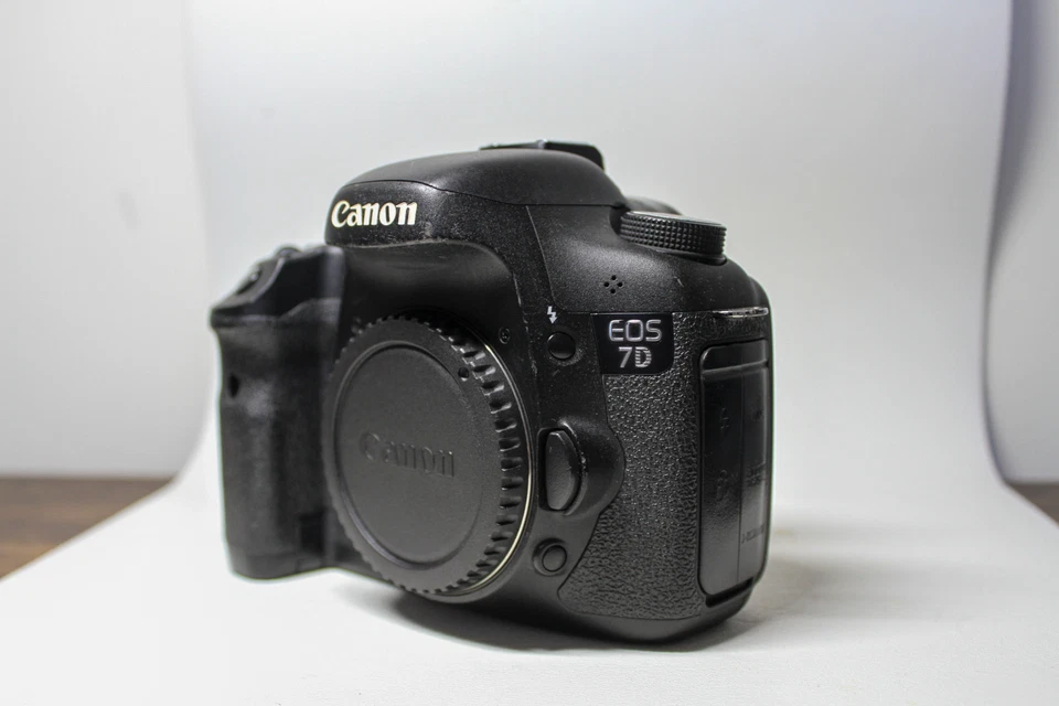 Canon EOS 7D Body Only - No Battery/Lens - High Shutter, Err 5, Loose Plybk Bttn - Image 3 of 4
