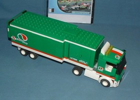 TOWN: CITY, RACE, GRAND PRIX TRUCK SET 60025 - LEGO - 2013 - USED