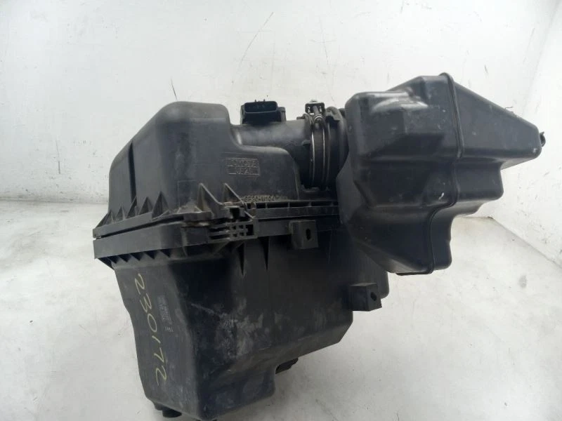 04-08 TOYOTA SOLARA 3.3L V6 AIR CLEANER BOX  - Image 2 of 4