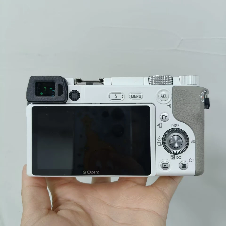 Sony Alpha a6100 24.2 MP Digitale Spiegelreflexkamera mit 16-50mm Objektiv - Bild 2 von 4