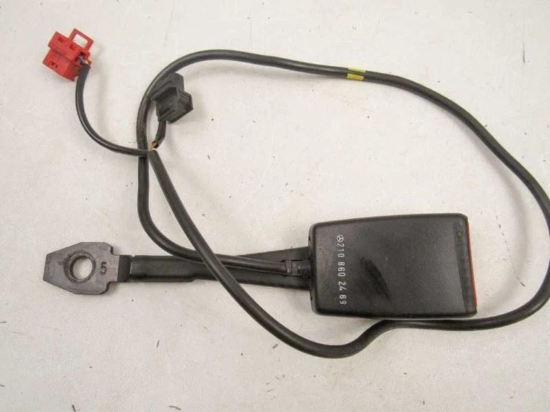 Hebilla de cinturón de seguridad delantero derecho 2108602469 se adapta a 96-03 Mercedes W210 E320 E430 Foto 2 de 4
