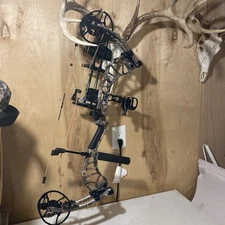 Bear Archery Divergent. LEFT HANDED. 70 Pounds