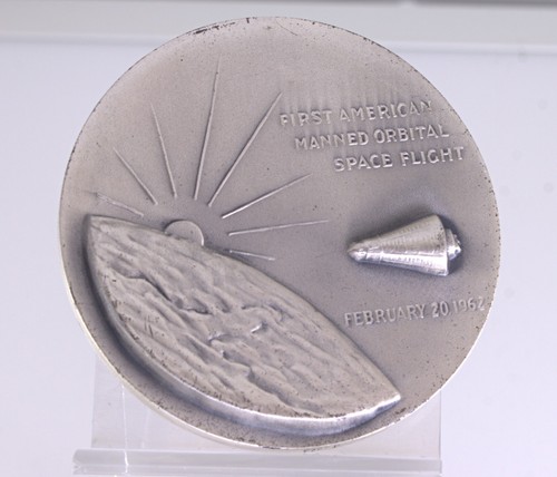 John Glenn First American Manned Orbital Space Flight .999 Silver Medal - Picture 10 of 10