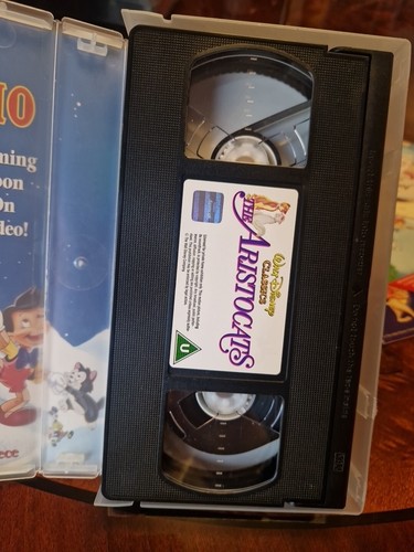 The Aristocats (VHS, 1990s) With Stickers - Picture 5 of 11