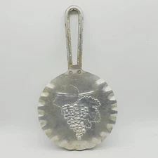 Silent Butler Hinged Crumb Pan Hammered Aluminum Handle Silver Grapes Vintage