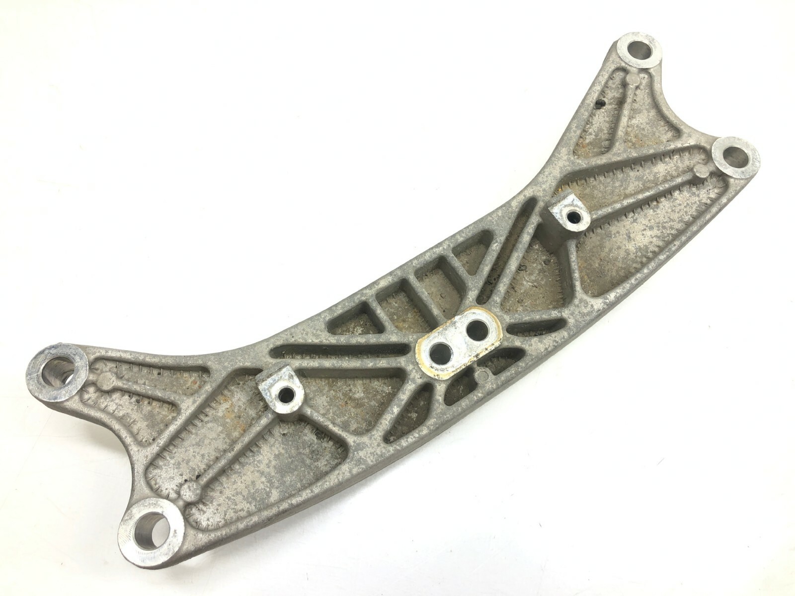 2014-2020 MASERATI QUATTROPORTE GTS GEARBOX TRANSMISSION MOUNT BRACKET OEM.