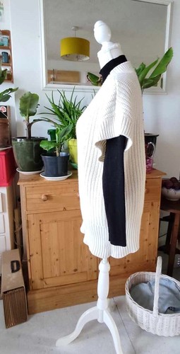 Excellent quality sleeveless jumper. Wool/cotton. Chunky. Cream. Country Road. - Picture 6 of 12