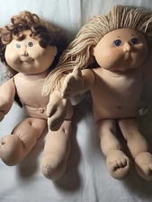 Lot of two cabbage patch dolls 2002 and 1982 blonde & brunette