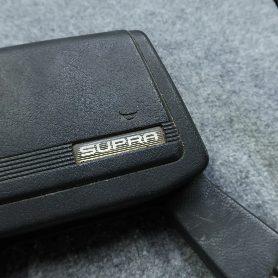 Volante Toyota Celica Supra 1984-1985 negro con cubierta botón de bocina OEM Foto 4 de 4