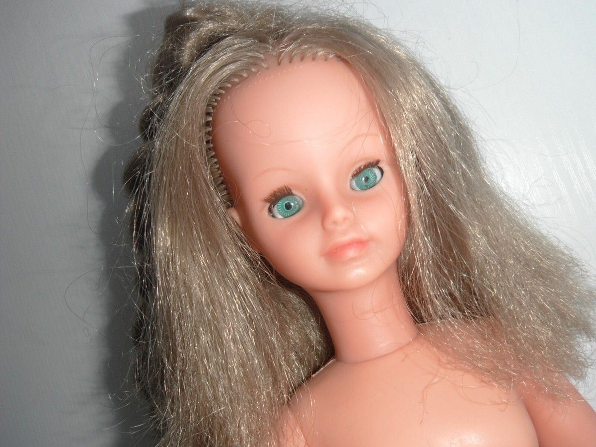 Poupée Bella Cathie 50cm – Mèche Qui Pousse, Robe Soirée 1970, Bon état