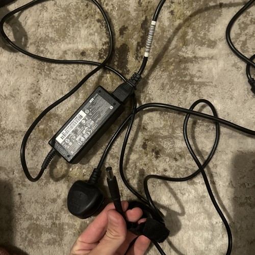 ORIGINAL HP LAPTOP LADEGERÄT 65W RUNDE PINSPITZE ORIGINAL NETZTEIL