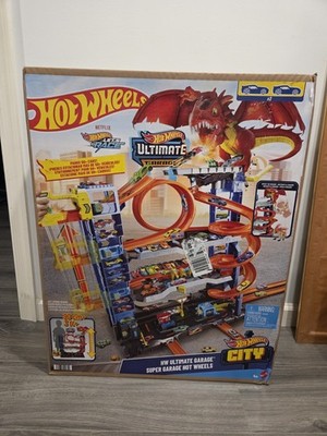 Hot Wheels Ultimate Garage Playset Defeat The Dragon with 2 Die-Cast Cars 