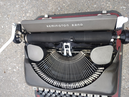 1949 Remington Rand tragbare Schreibmaschine mit Koffer - funktioniert super Vintage Klassiker - Bild 6 von 10