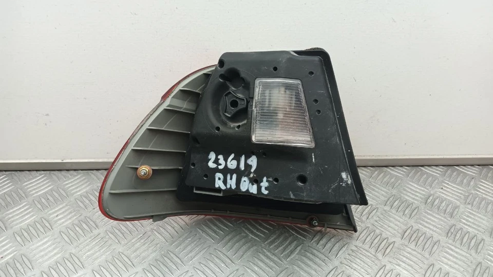 LUZ TRASERA DERECHA BMW 318I SE 63216946536 Foto 4 de 4